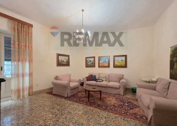Soggiorno / Salone - Three-room apartment viale degli alimena
 
54, Cosenza - photo 2