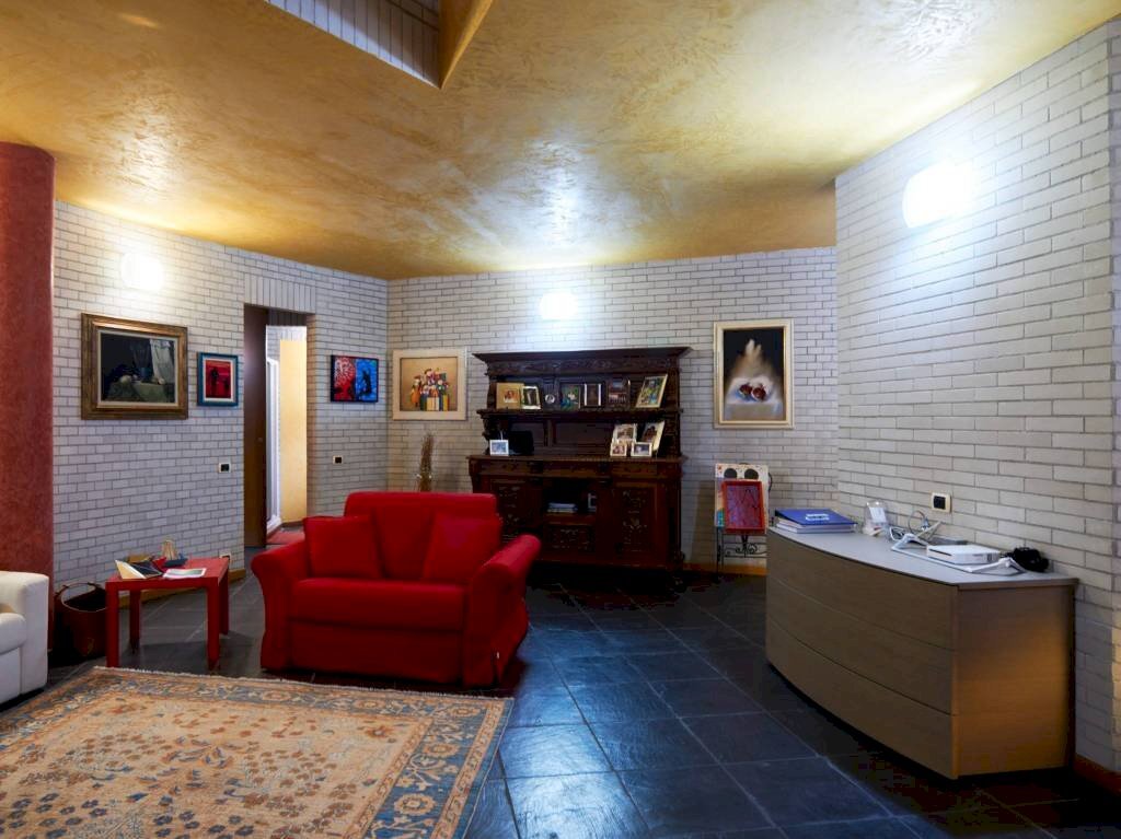 Salone - Appartamento via Giovanni Ghirardo, 33, Borgofranco d'Ivrea - foto 3