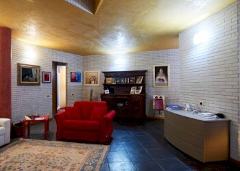 Salone - Appartamento via Giovanni Ghirardo, 33, Borgofranco d'Ivrea - foto 3