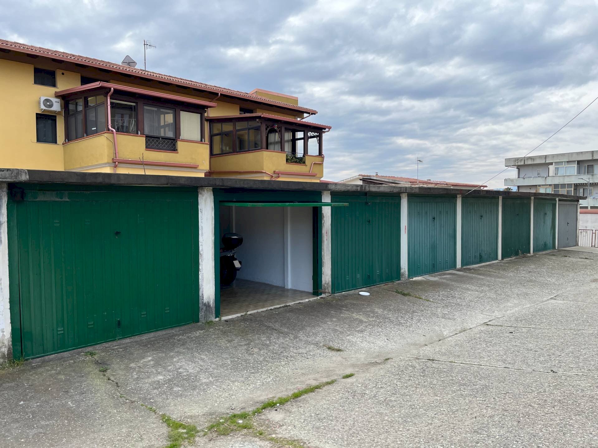 Foto 1 - Box Viale Crotone
 
188, Catanzaro - photo 1