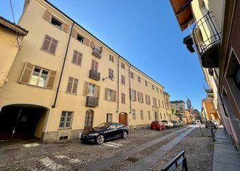 Facciata - Trilocale via Amedeo Avogadro di Quaregna, 26, Biella - foto 1