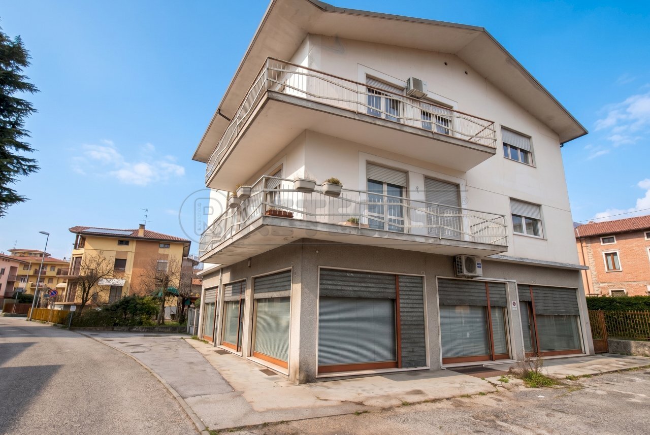 esterno - Commercial Premises Via Sabotino 1, Valdagno - photo 1