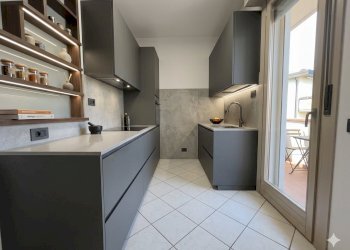 AI - cucina arredata - Four-room apartment Via Giuseppe Garibaldi 104A, Calcinaia - photo 11