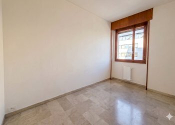TERZA CAMERA - Four-room apartment Via XXV Aprile, Brescia - photo 18