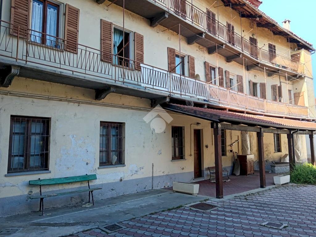 Four-room apartment Piazza palazzo civico, Vigone - photo 1