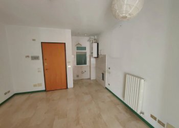 Soggiorno con cottura - Three-room apartment Via Vittorio Veneto, Chiavari - photo 3