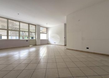 Three-room apartment Via S. Giovanni Bosco, Ivrea - photo 5