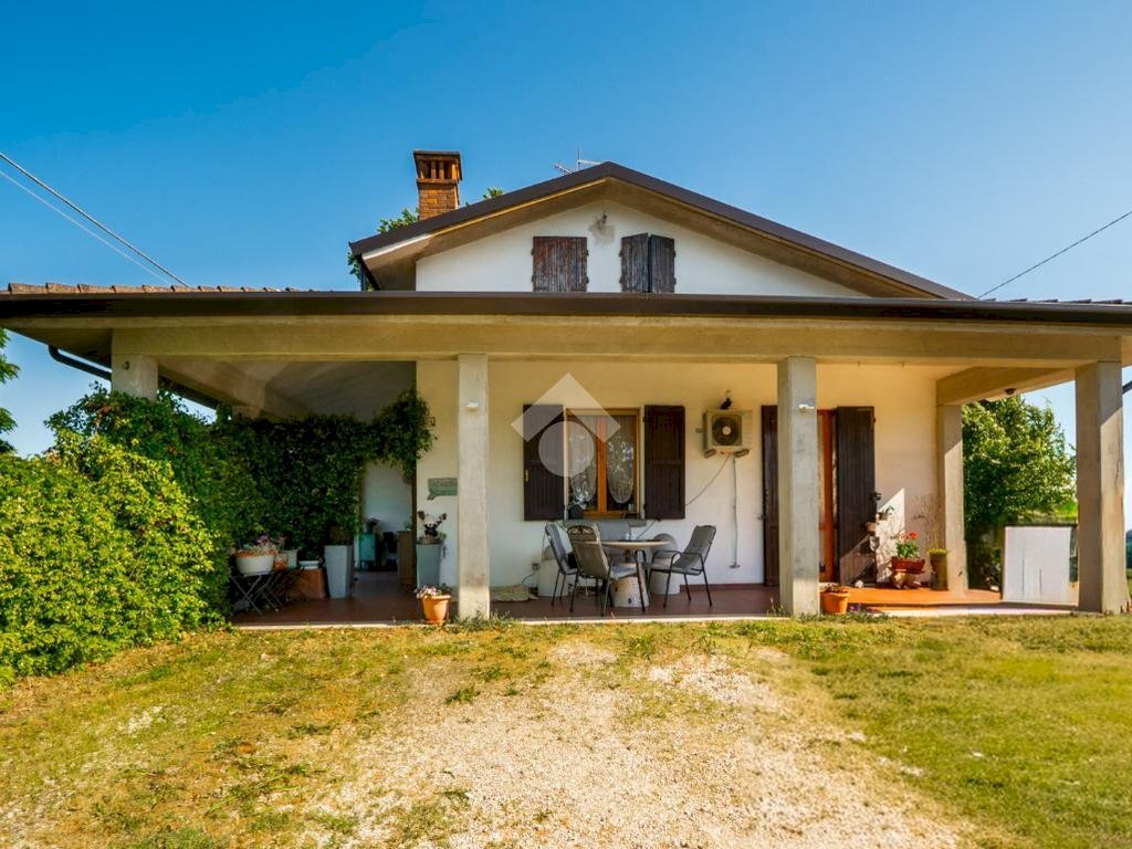Casa indipendente Via Per San Rocco, Cadelbosco di Sopra - foto 1