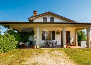 Casa indipendente Via Per San Rocco, Cadelbosco di Sopra - foto 1