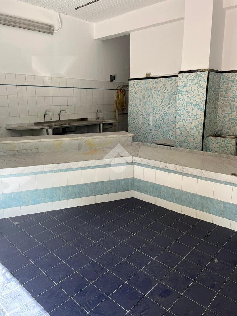 Negozio via vezzani, Genova (zona Rivarolo) - foto 2