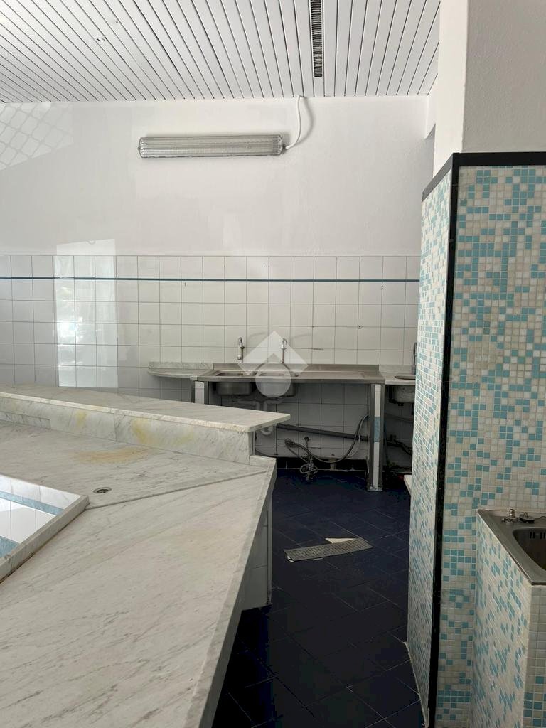 Negozio via vezzani, Genova (zona Rivarolo) - foto 3
