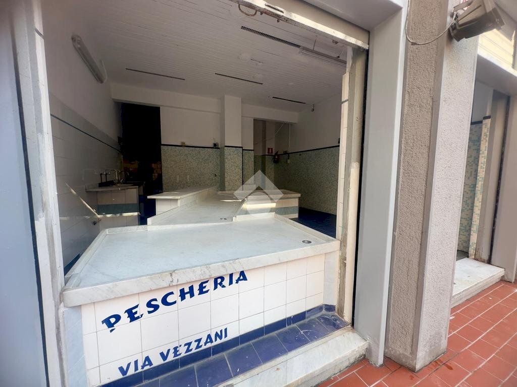 Negozio via vezzani, Genova (zona Rivarolo) - foto 2