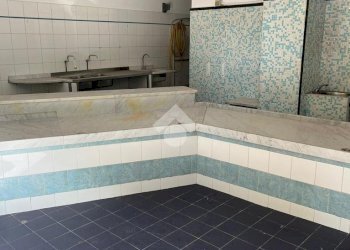 Negozio via vezzani, Genova (zona Rivarolo) - foto 2