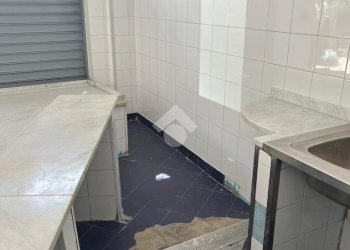 Negozio via vezzani, Genova (zona Rivarolo) - foto 5