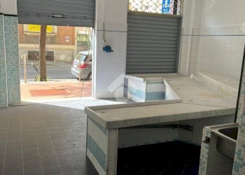 Negozio via vezzani, Genova (zona Rivarolo) - foto 9