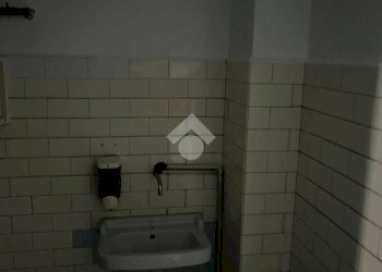 Negozio via vezzani, Genova (zona Rivarolo) - foto 14