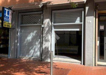 Negozio via vezzani, Genova (zona Rivarolo) - foto 18
