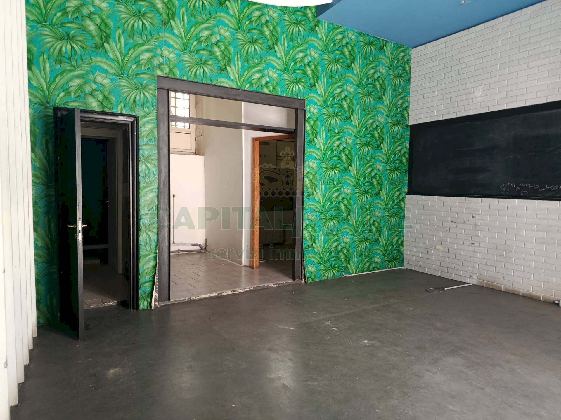 Foto 1 - Commercial Premises VIA POLLIO, Caserta - photo 1