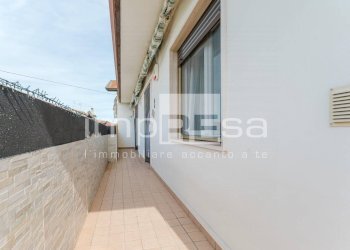 CORRIDOIO DI ACCESO AL TERRAZZO - Quadrilocale VIA ALTINIA
 
160, Venezia - foto 9