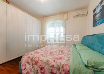 CAMERA MATRIMONIALE - Quadrilocale VIA ALTINIA
 
160, Venezia - foto 16