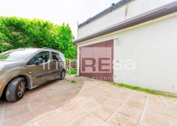 GIARDINO CON ACCESSO AL MAGAZZINO - Quadrilocale VIA ALTINIA
 
160, Venezia - foto 18