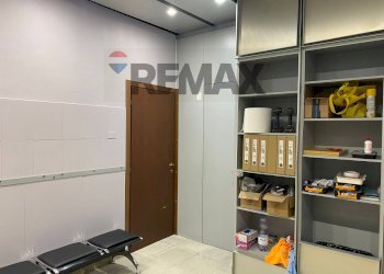 postazioni lavaggio e attesa - Attività Commerciale Via Madonna
98, Rho - foto 9