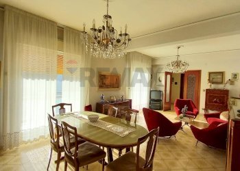 Sala da pranzo - Appartamento Via San Lorenzo
 
273L, Palermo - foto 1