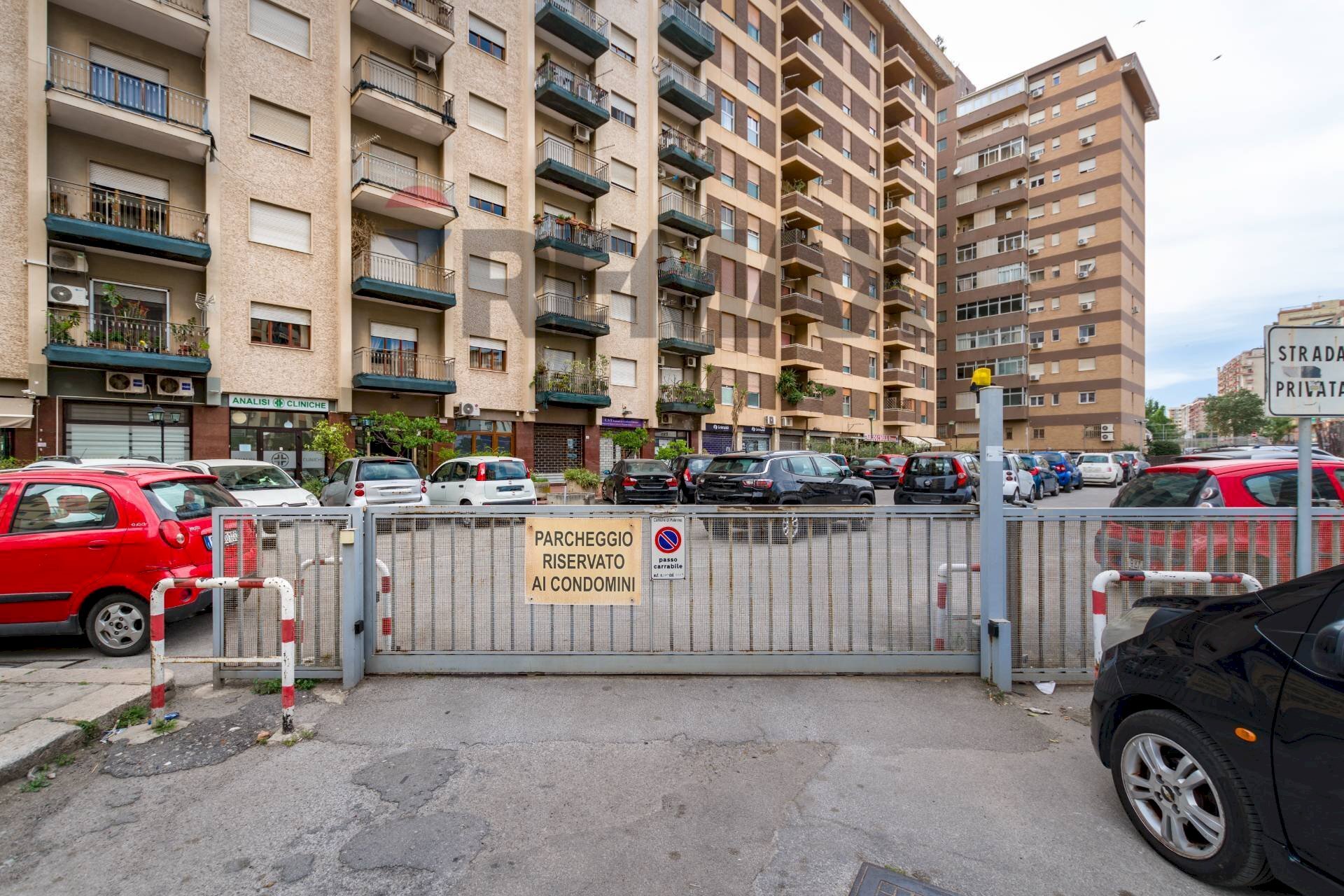 Edificio all\'aperto - Appartamento Viale Delle Alpi
 
86, Palermo - foto 1