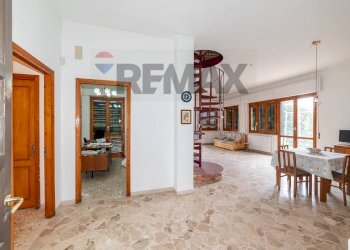 Sala da pranzo - Casa semi indipendente Via Cristaudo
 
33, Aci Sant'Antonio - foto 37