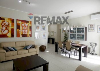Salone 36 mq - Three-room apartment Vico Lo Giudice
 
4, Mascalucia - photo 9