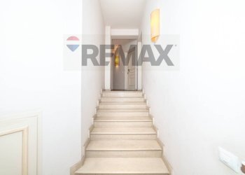 Scale - Two-room apartment Via Celeste
 
131, Catania - photo 3