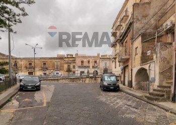 Edificio all\'aperto - Casa indipendente Via San Pietro
 
5, Licodia Eubea - foto 21