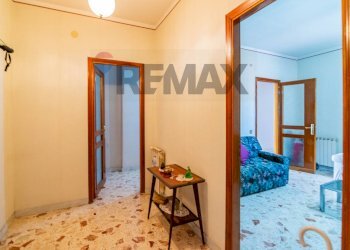 Hall / corridoio - Apartment Via Vincenzo Bellini
 
12, Mascalucia - photo 4