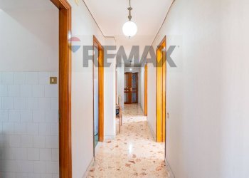 Hall / corridoio - Apartment Via Vincenzo Bellini
 
12, Mascalucia - photo 14