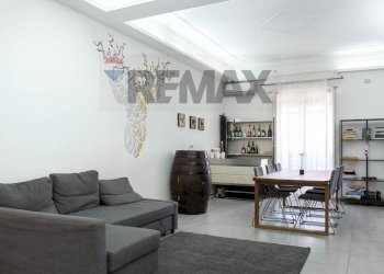 Sala da pranzo - Four-room apartment via acitrezza
 
8, Catania - photo 2