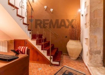 Scale - Casa indipendente Via della Maestranza
 
116, Siracusa - foto 5