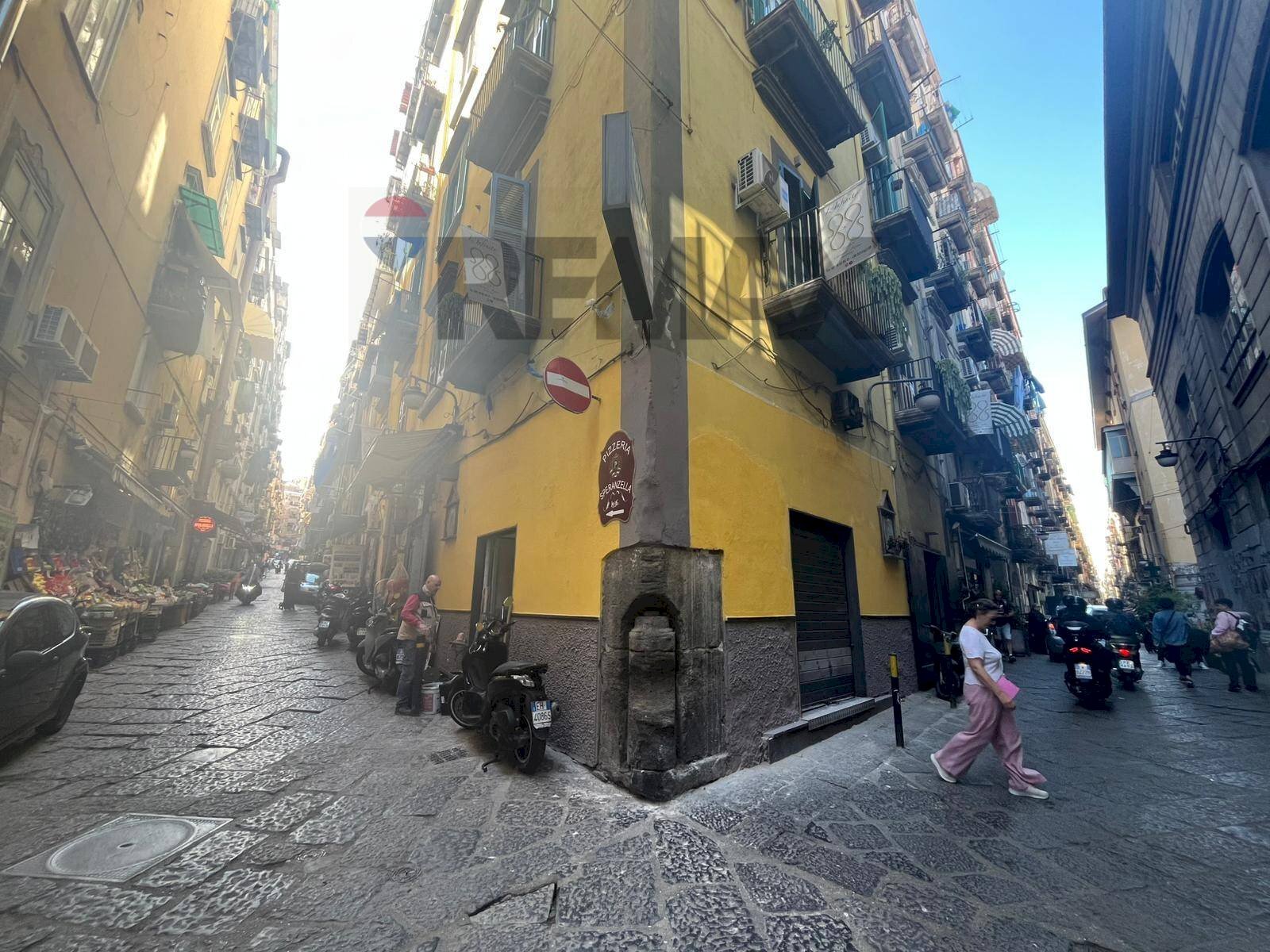 Edificio all\'aperto - Appartamento Via San Mattia
15, Napoli - foto 3