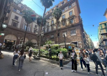 Edificio all\'aperto - Three-room apartment Via San Mattia
 
15, Napoli - photo 2