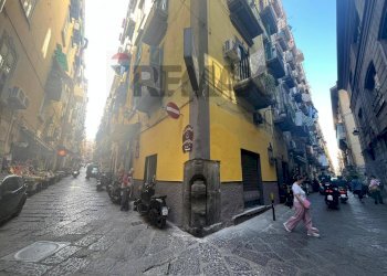 Edificio all\'aperto - Three-room apartment Via San Mattia
 
15, Napoli - photo 3