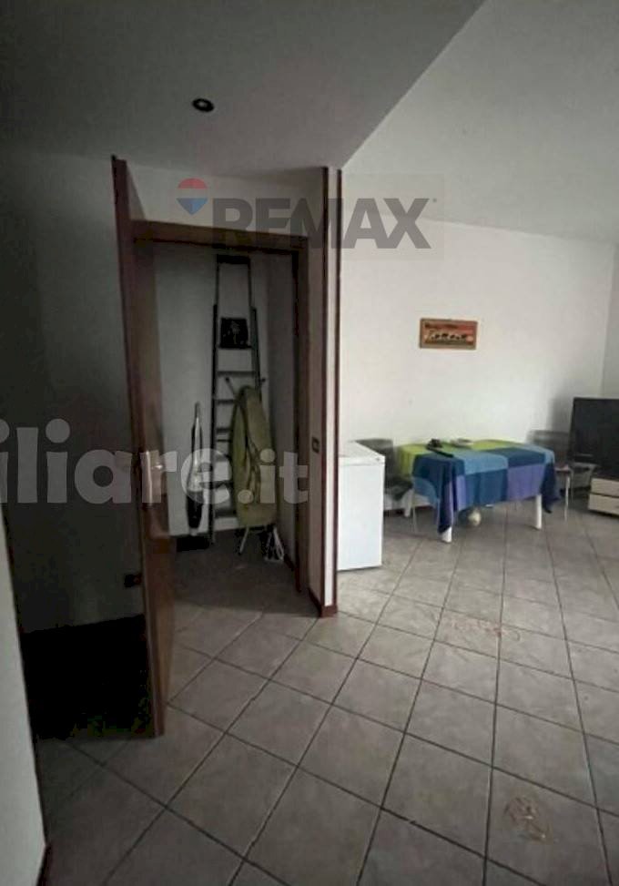 Hall / corridoio - Four-room apartment Via Mascagni
1, Cerano - photo 3