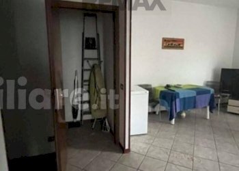 Hall / corridoio - Four-room apartment Via Mascagni
 
1, Cerano - photo 3