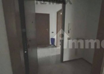 Hall / corridoio - Four-room apartment Via Mascagni
 
1, Cerano - photo 4