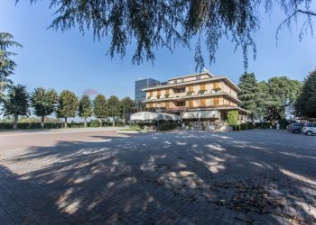 Edificio all\'aperto - Hotel via langhirano
44, Langhirano - photo 41