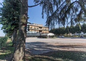 Edificio all\'aperto - Hotel via langhirano
44, Langhirano - photo 44