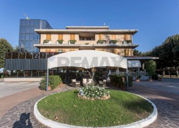 Edificio all\'aperto - Hotel via langhirano
44, Langhirano - photo 61