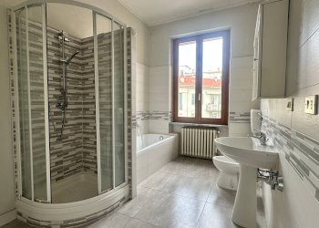 bagno con doccia - Four-room apartment Via Quadrone, Mondovì - photo 8