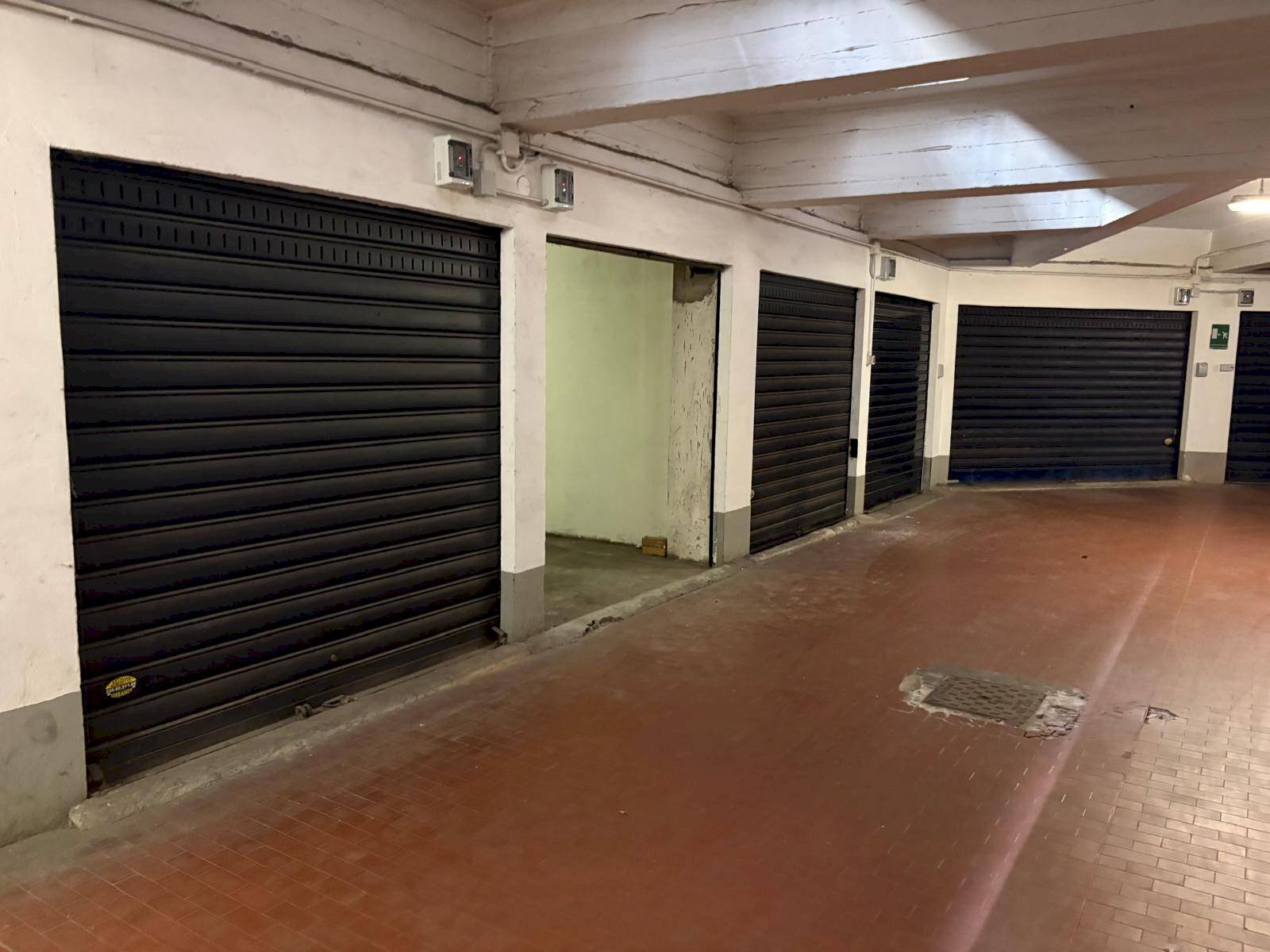 Foto 3 - Box VIA UNITA' D'ITALIA
 
1, Rivoli - foto 3