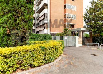 Edificio all\'aperto - Trilocale Roma - foto 11