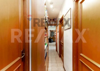 Hall / corridoio - Trilocale Roma - foto 22