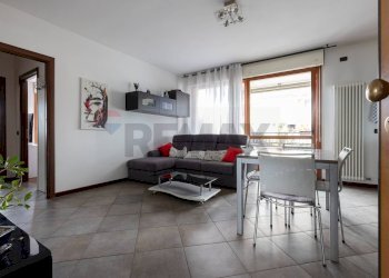 Sala da pranzo - Appartamento Via Aosta
 
9, Gallarate - foto 10